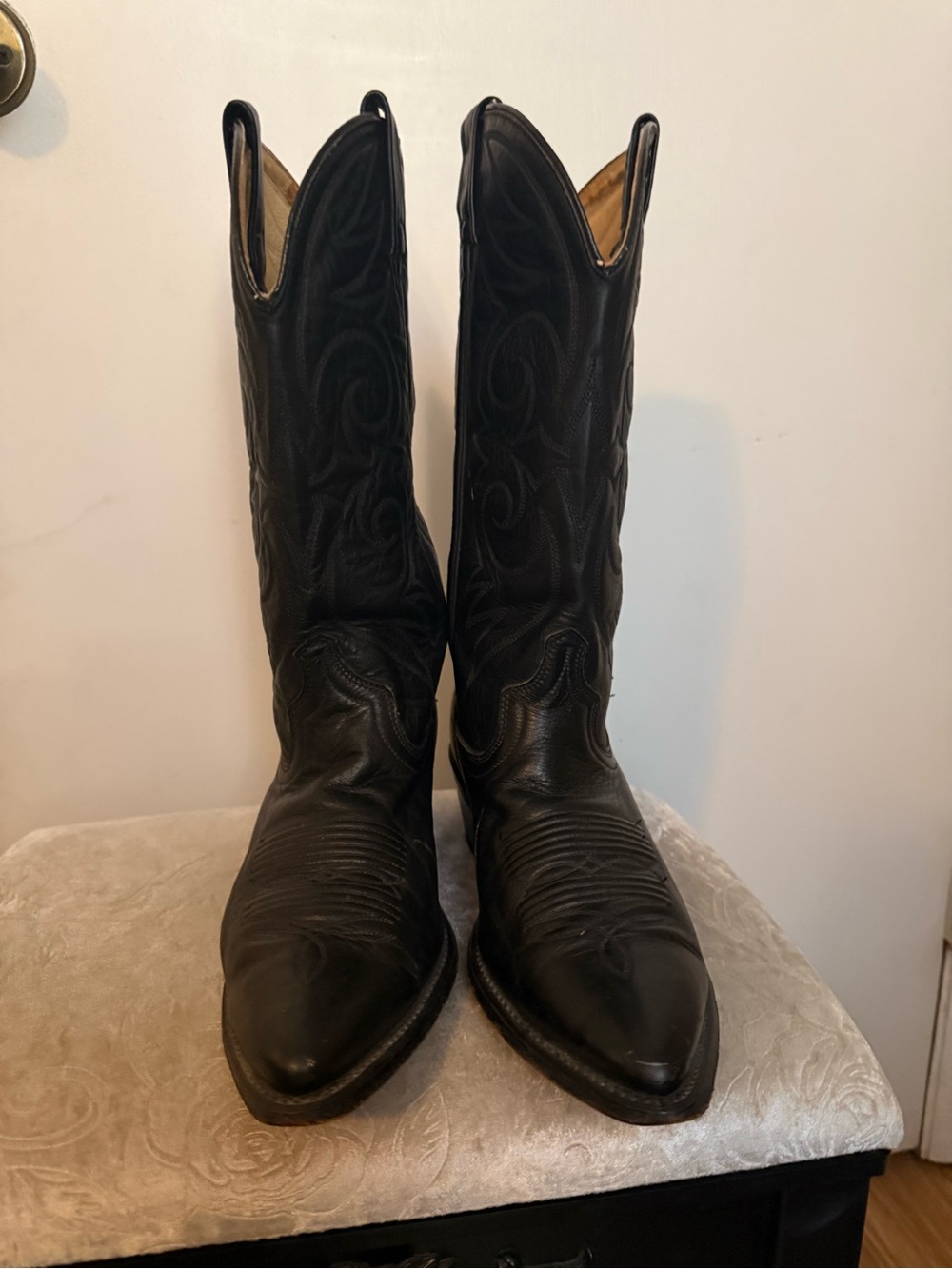 1985 Acme Style 16105 Black Leather Western Cowboy Boots with Embroidered Shaft